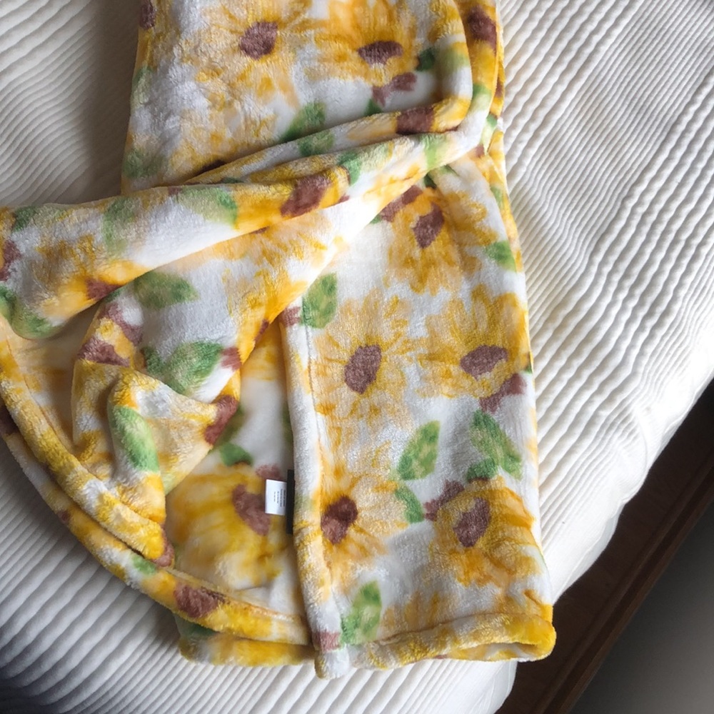 🆕Berkshire Sunflower Throw - Picture 8 of 13